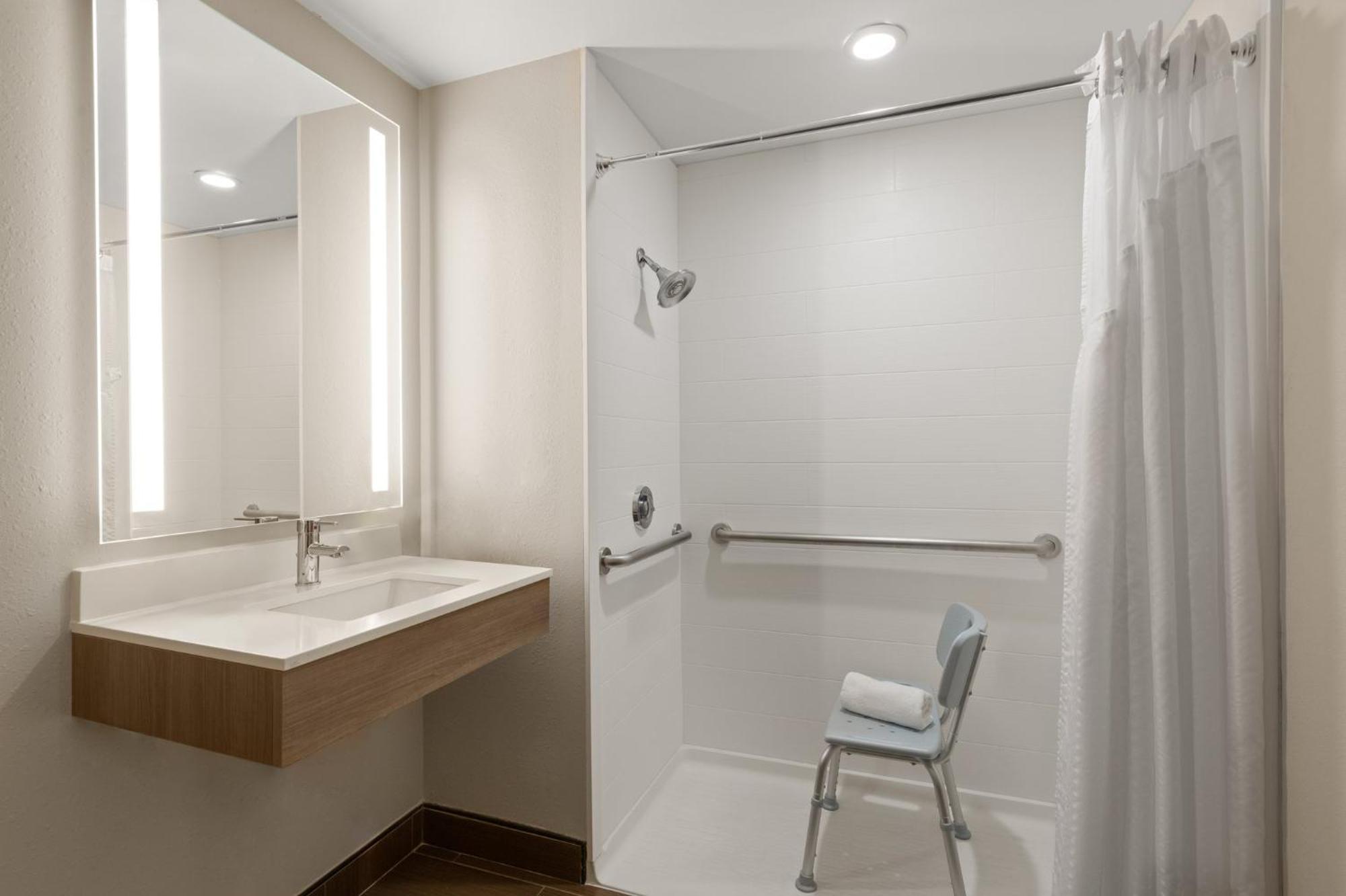 Hotel Express I-84, An Ihg